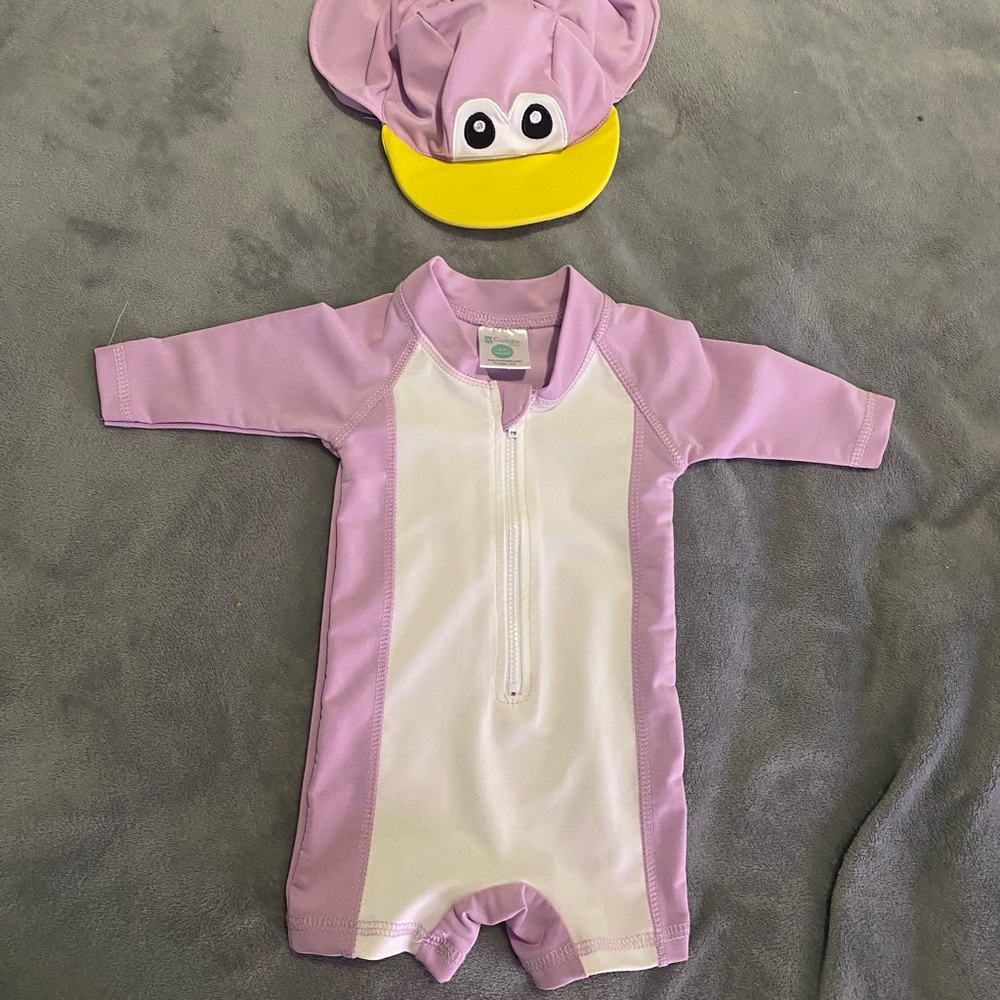Baby girl one piece swimsuit + matching hat💫